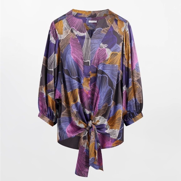 Chicos Woman’s Abstract Print Tie Front Top Size XL 3 Purple Satiny Split Neck - Picture 4 of 12